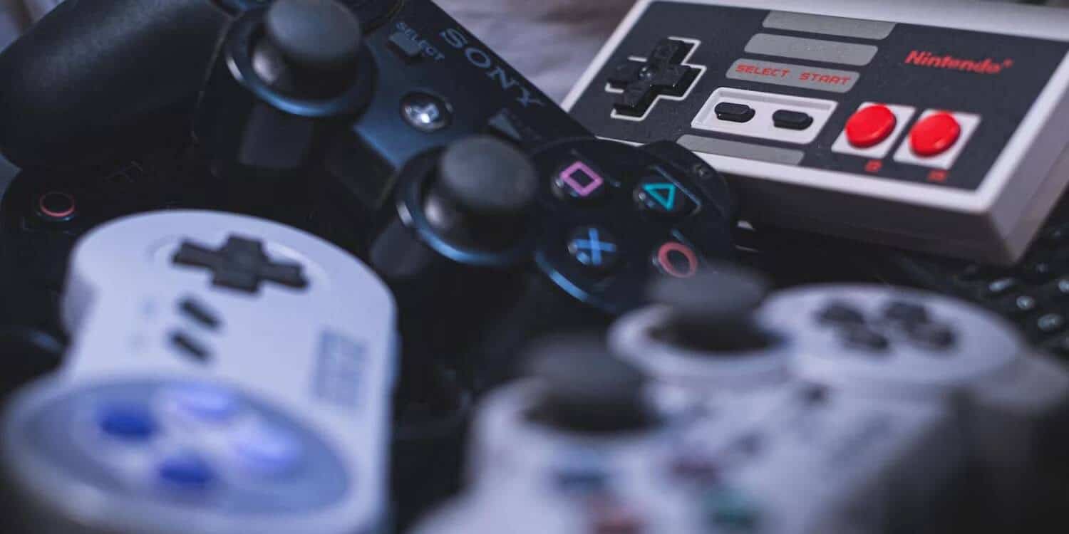 ما هو جهاز الألعاب الأفضل للألعاب الرجعية؟ PlayStation 5 ، Xbox Series X | S ، Nintendo Switch - الأفضل